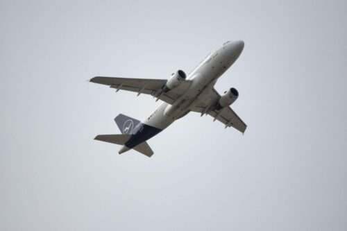 Sea Freight vs Air Freight: Which One Should You Choose?